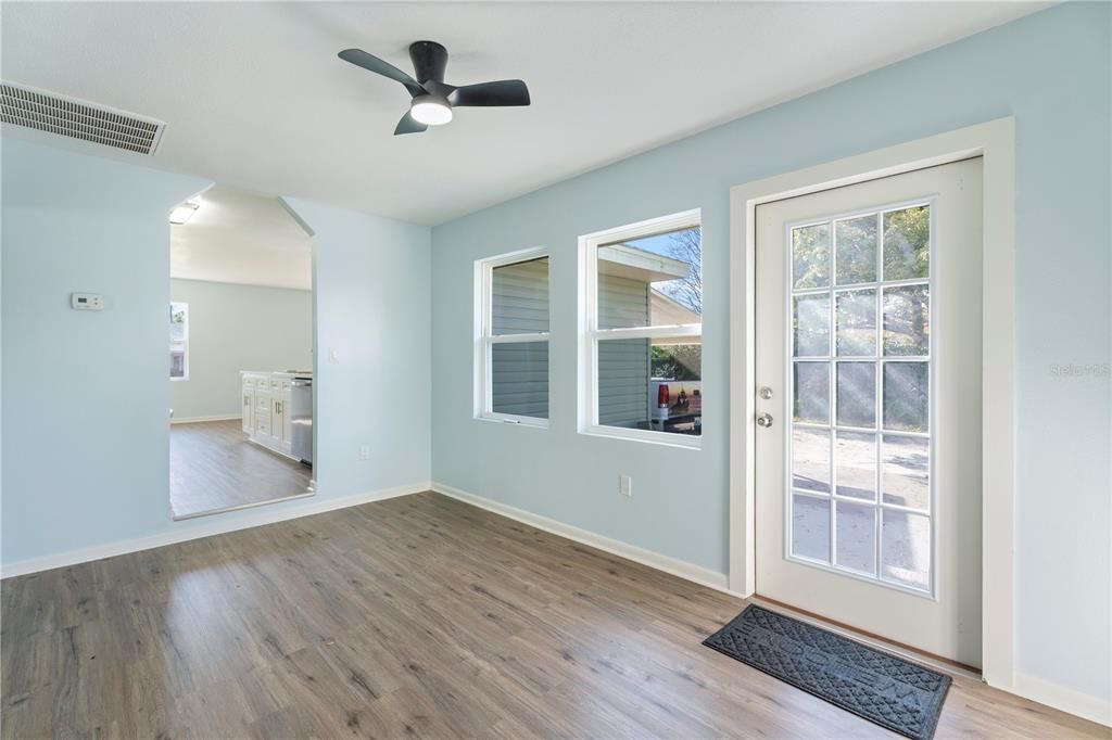 For Sale: $299,000 (2 beds, 2 baths, 1260 Square Feet)