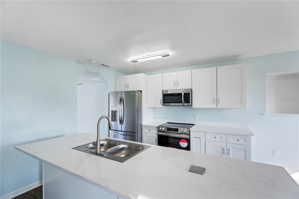 For Sale: $299,000 (2 beds, 2 baths, 1260 Square Feet)