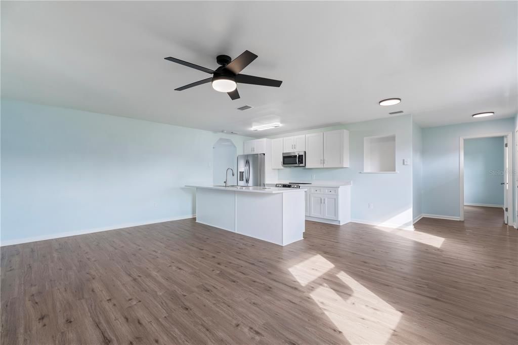 For Sale: $299,000 (2 beds, 2 baths, 1260 Square Feet)