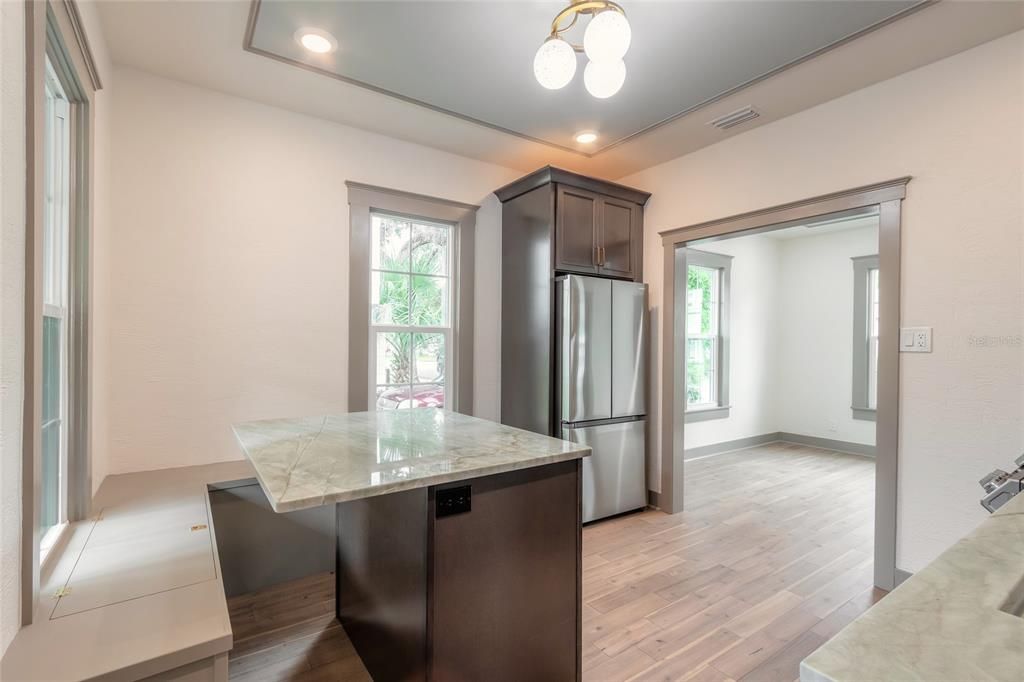 For Sale: $475,000 (2 beds, 1 baths, 574 Square Feet)