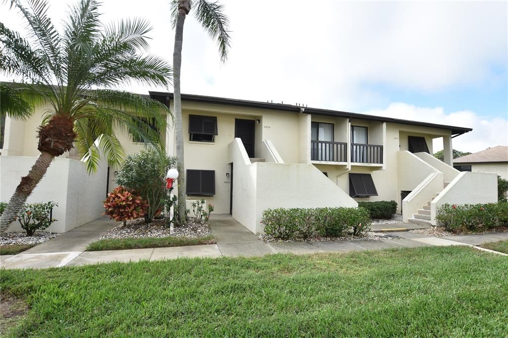 For Sale: $259,000 (2 beds, 2 baths, 1108 Square Feet)