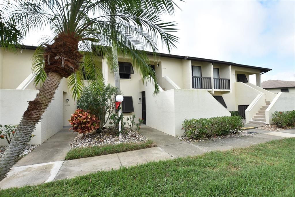 For Sale: $259,000 (2 beds, 2 baths, 1108 Square Feet)