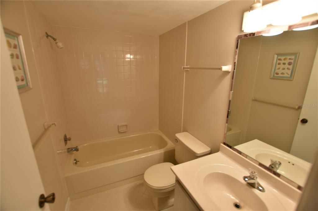 For Sale: $259,000 (2 beds, 2 baths, 1108 Square Feet)