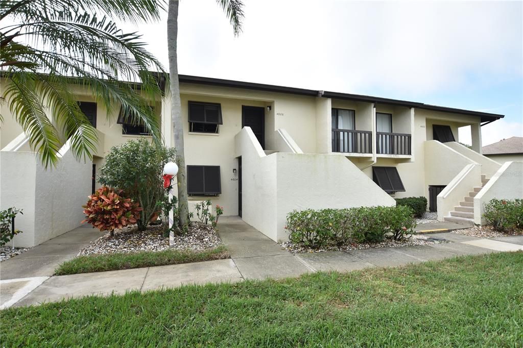 For Sale: $259,000 (2 beds, 2 baths, 1108 Square Feet)