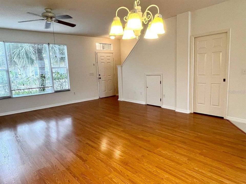 For Rent: $1,900 (2 beds, 1 baths, 1134 Square Feet)