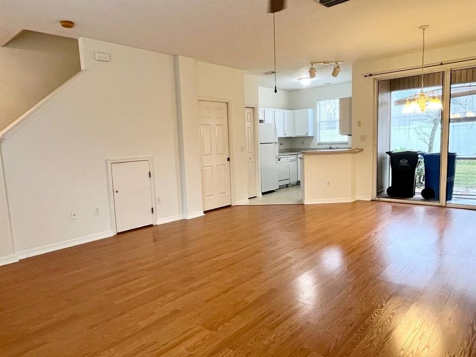 For Rent: $1,900 (2 beds, 1 baths, 1134 Square Feet)