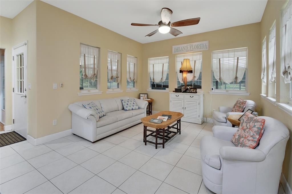 For Sale: $650,000 (5 beds, 2 baths, 2926 Square Feet)