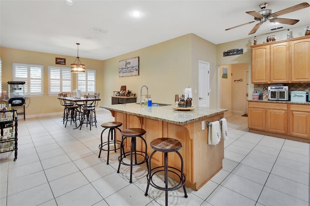 For Sale: $650,000 (5 beds, 2 baths, 2926 Square Feet)