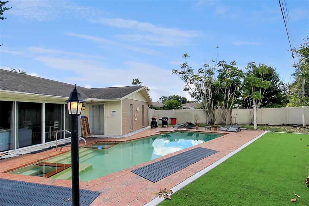 出租: $7,000 (3 贝兹, 2 浴室, 1846 平方英尺)