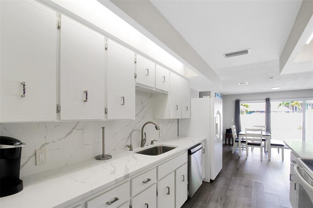 出租: $7,000 (3 贝兹, 2 浴室, 1846 平方英尺)