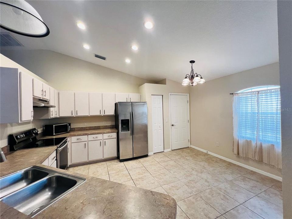 Kitchen with eat in area and Pantry