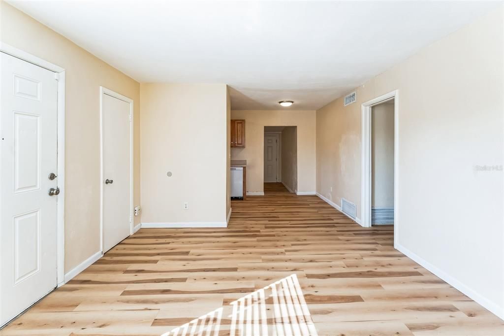 For Sale: $262,500 (3 beds, 2 baths, 1280 Square Feet)