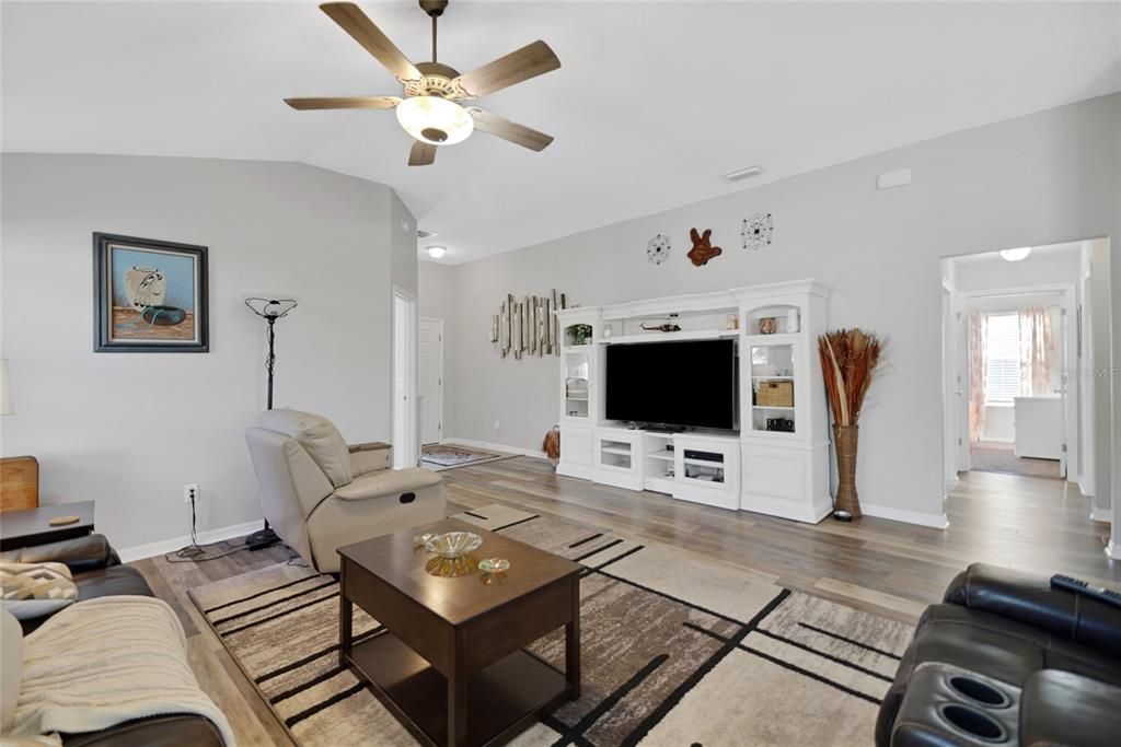 For Sale: $447,500 (3 beds, 2 baths, 1542 Square Feet)