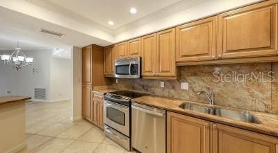 For Sale: $1,175,000 (2 beds, 2 baths, 1393 Square Feet)