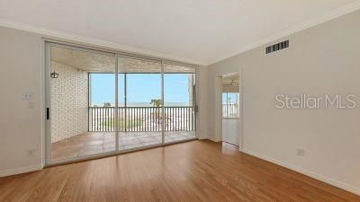 For Sale: $1,175,000 (2 beds, 2 baths, 1393 Square Feet)