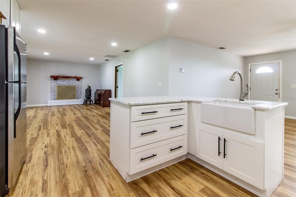 待售: $995,000 (3 贝兹, 2 浴室, 2298 平方英尺)