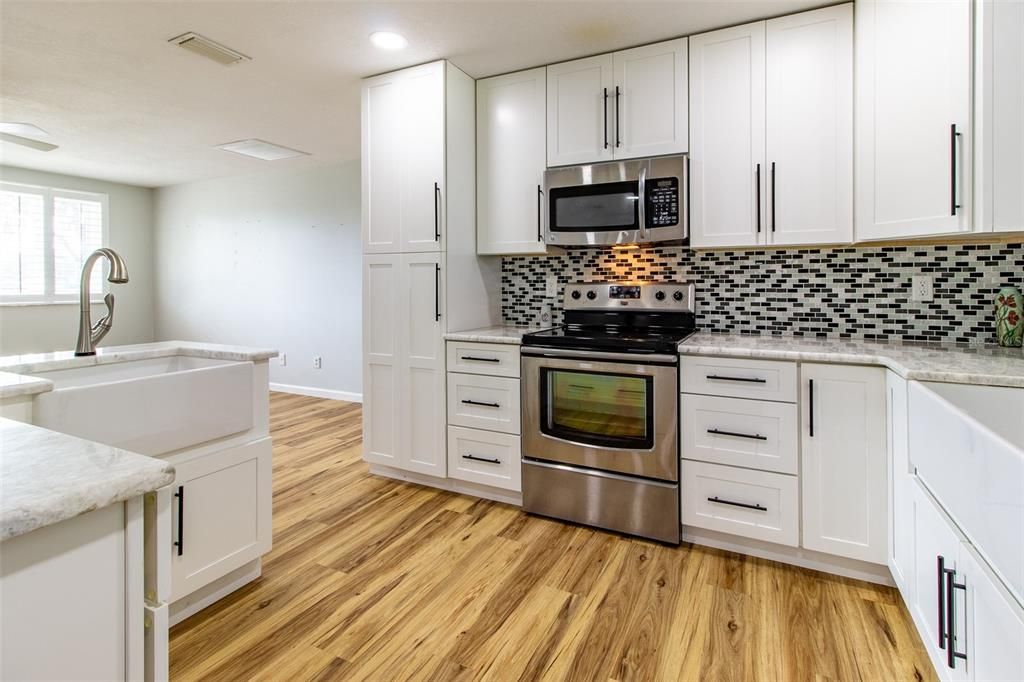 待售: $995,000 (3 贝兹, 2 浴室, 2298 平方英尺)