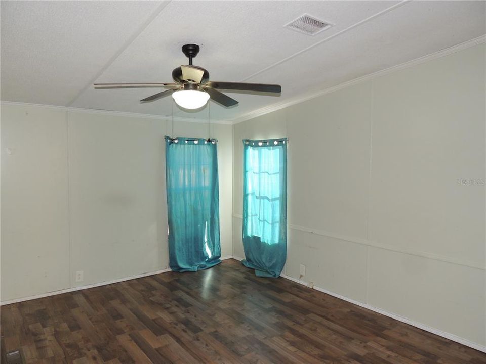 For Sale: $119,900 (2 beds, 2 baths, 1080 Square Feet)