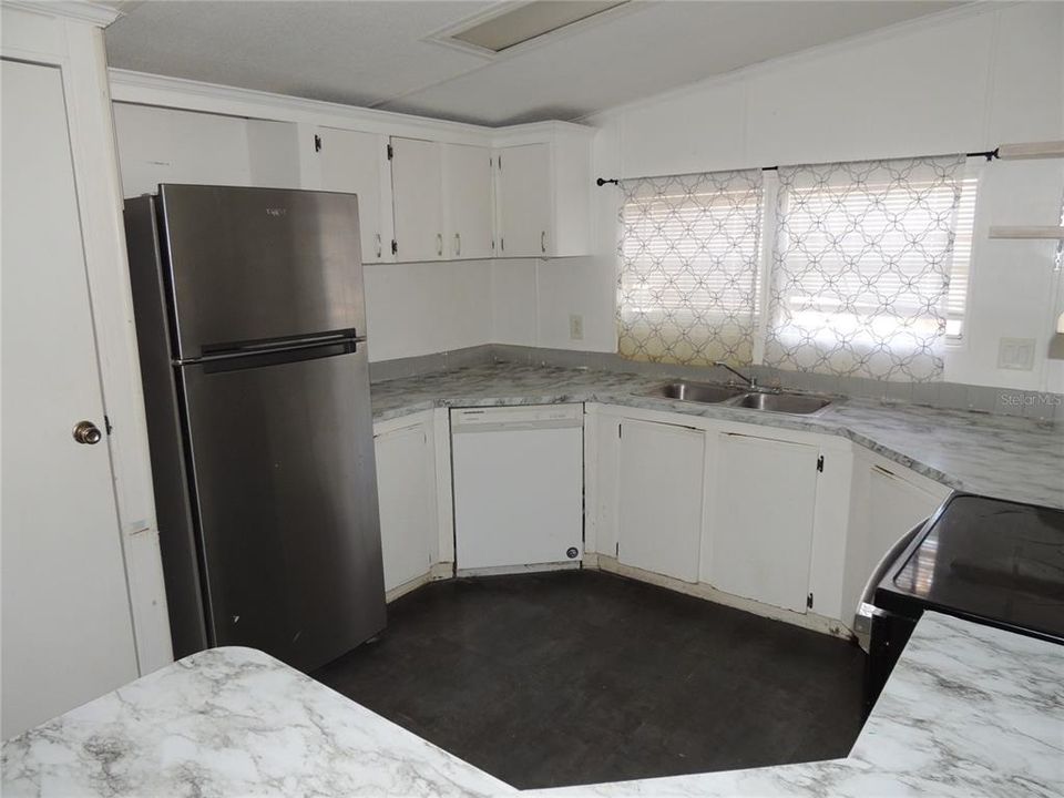 For Sale: $119,900 (2 beds, 2 baths, 1080 Square Feet)