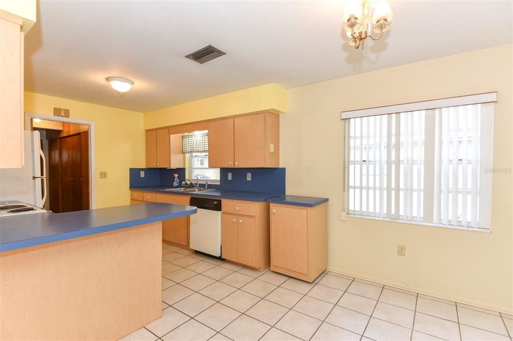 For Sale: $225,000 (4 beds, 2 baths, 1464 Square Feet)