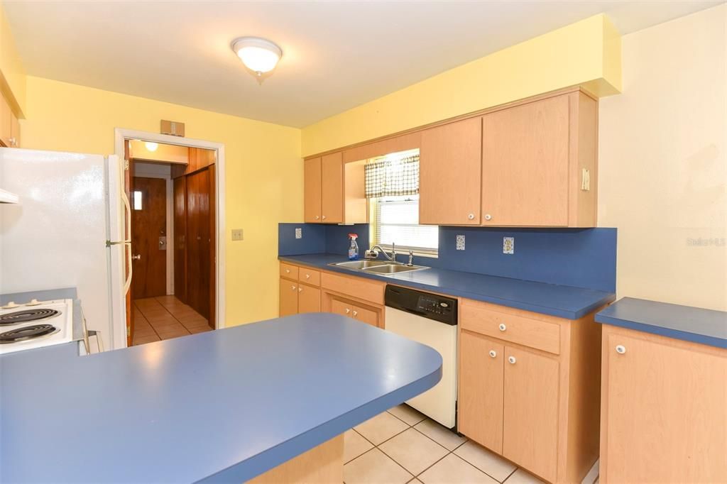 For Sale: $225,000 (4 beds, 2 baths, 1464 Square Feet)