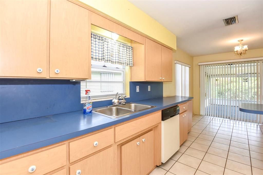 For Sale: $225,000 (4 beds, 2 baths, 1464 Square Feet)