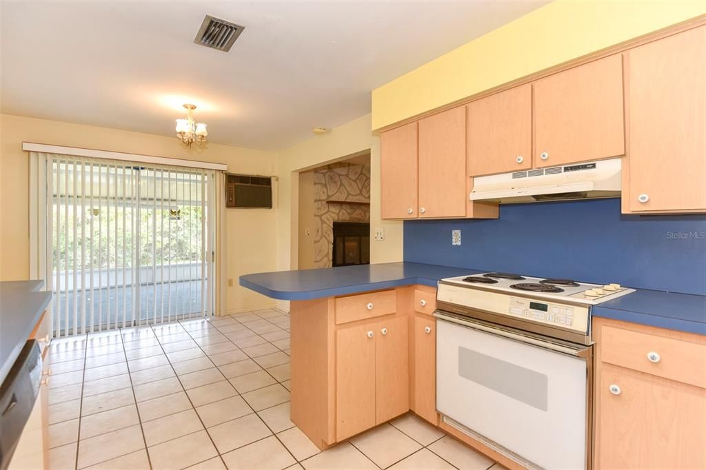 For Sale: $225,000 (4 beds, 2 baths, 1464 Square Feet)