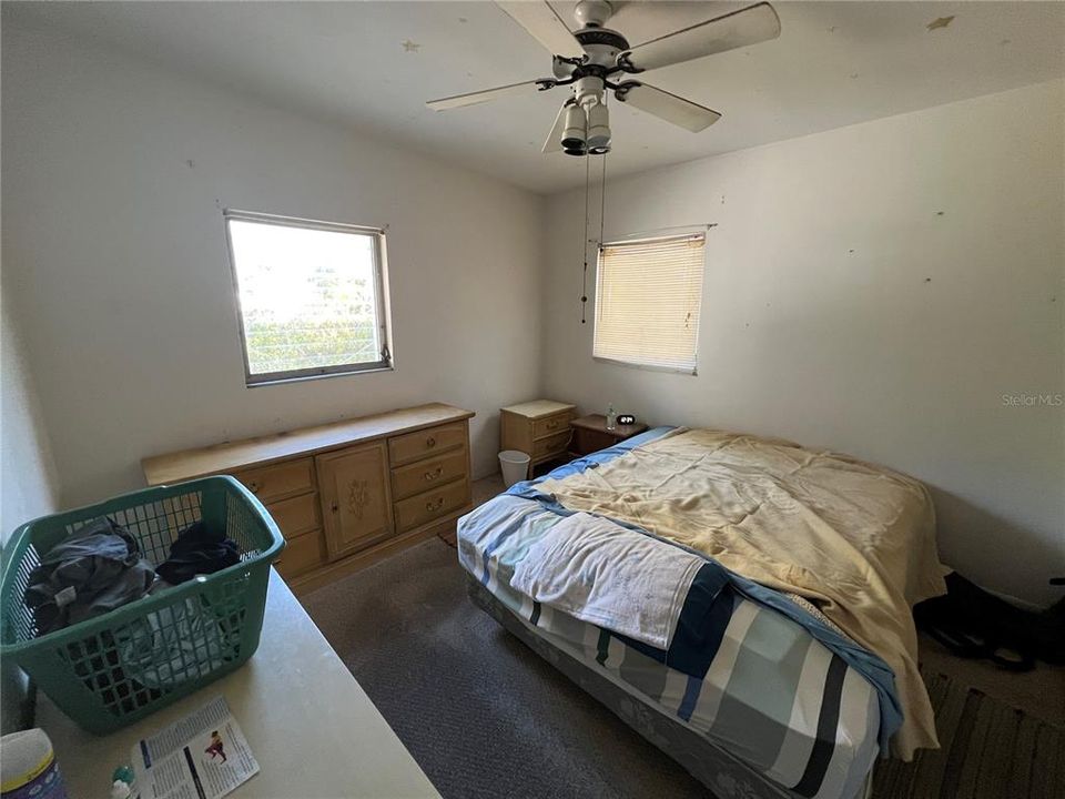 For Sale: $262,000 (2 beds, 1 baths, 884 Square Feet)