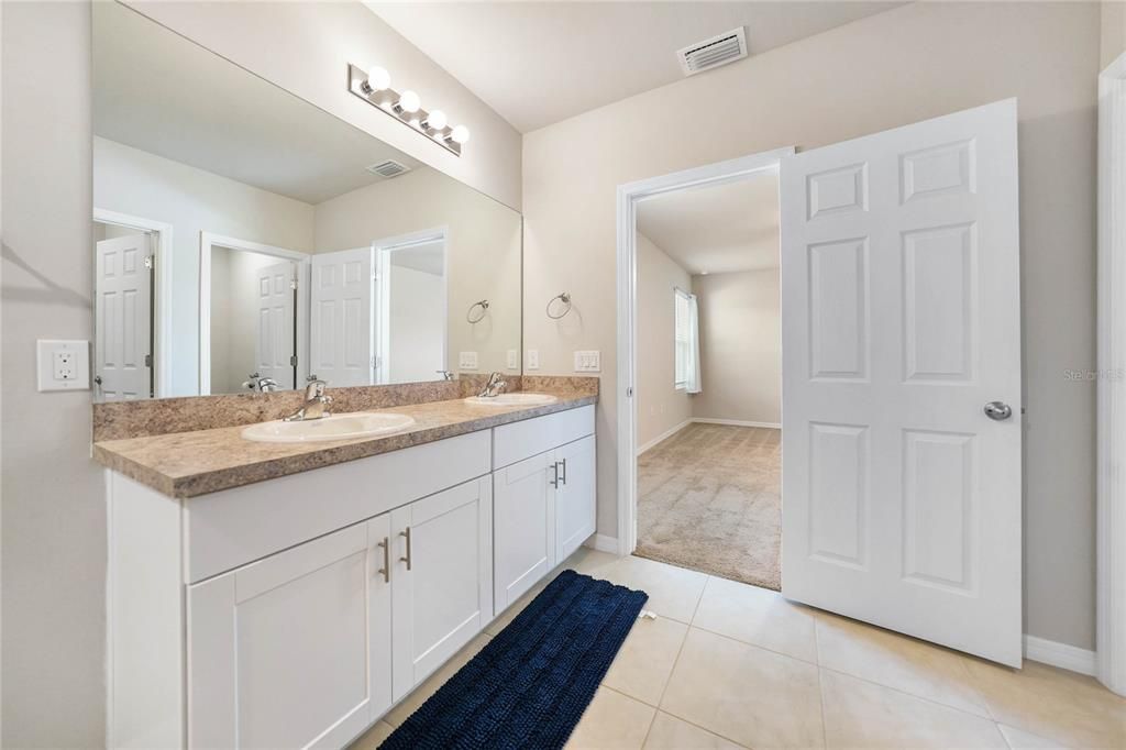 En Suite with Dual Sinks and Walk-In Closet