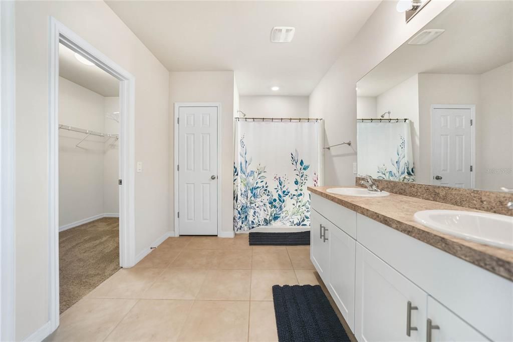 En Suite with Dual Sinks and Walk-In Closet