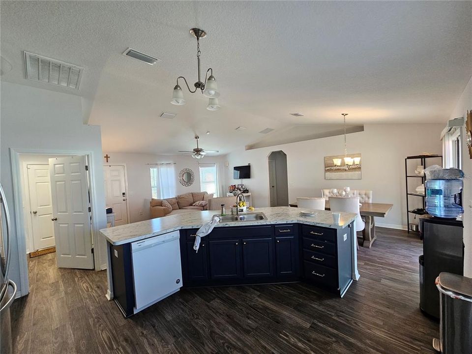 For Sale: $254,900 (3 beds, 2 baths, 1326 Square Feet)