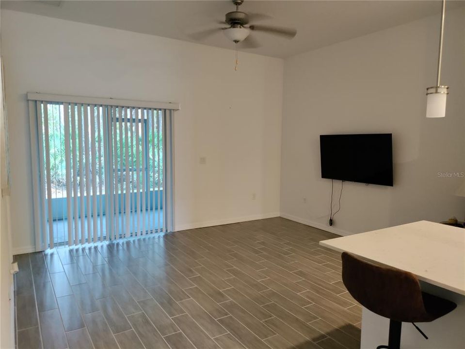 For Rent: $2,000 (3 beds, 2 baths, 1215 Square Feet)