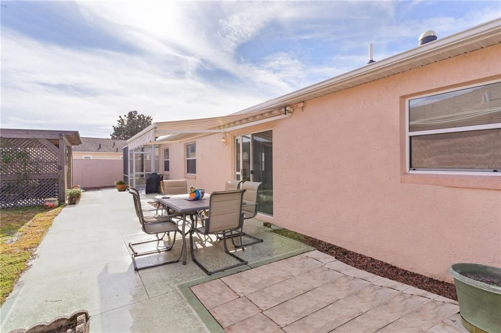 For Sale: $312,500 (2 beds, 2 baths, 1098 Square Feet)