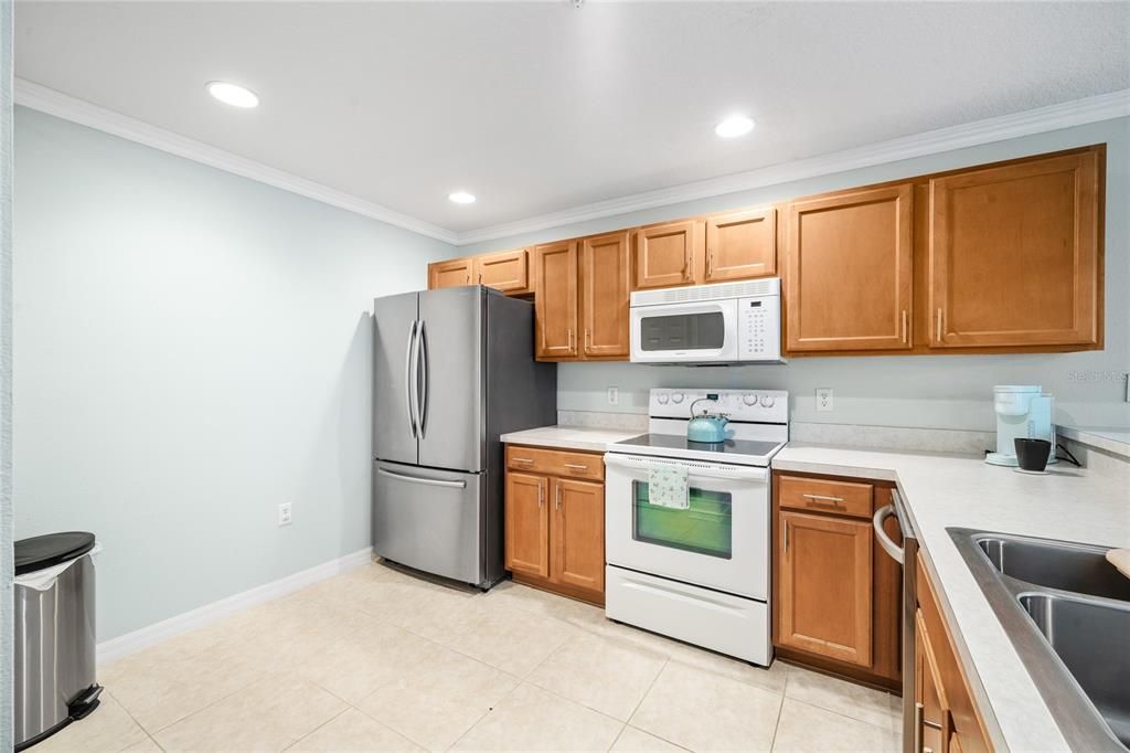 For Sale: $300,000 (2 beds, 2 baths, 1275 Square Feet)