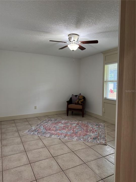 For Rent: $1,950 (3 beds, 2 baths, 1100 Square Feet)