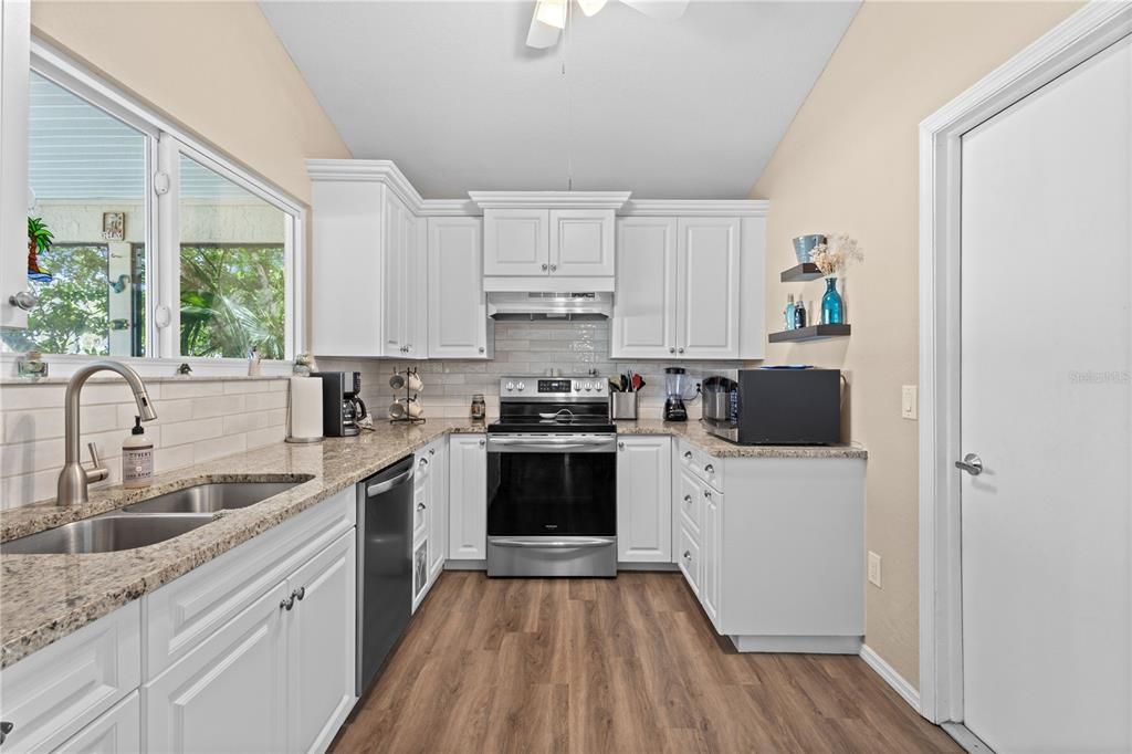 For Sale: $379,900 (3 beds, 2 baths, 1116 Square Feet)