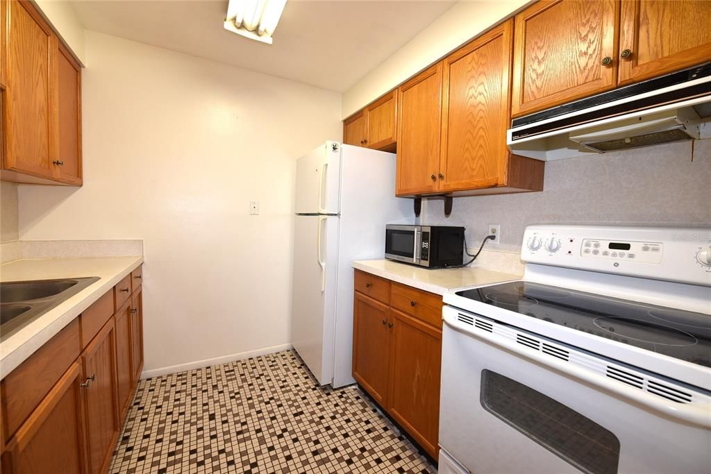 For Sale: $155,000 (1 beds, 1 baths, 760 Square Feet)