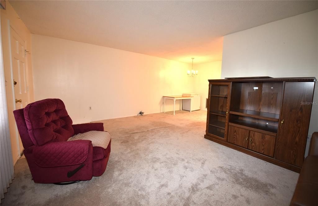 For Sale: $155,000 (1 beds, 1 baths, 760 Square Feet)