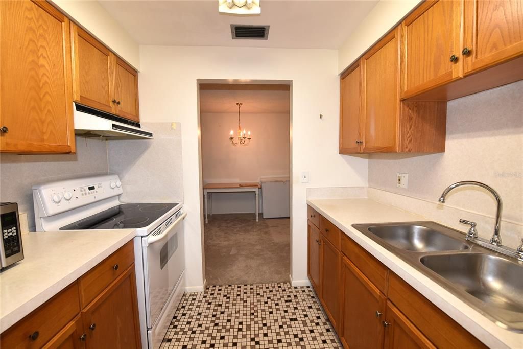 For Sale: $155,000 (1 beds, 1 baths, 760 Square Feet)