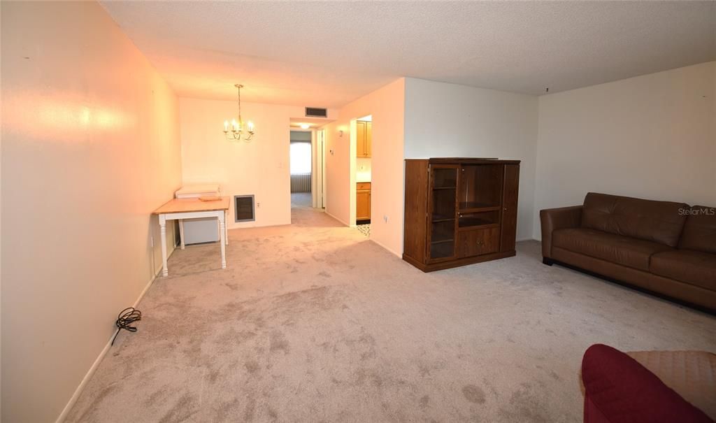 For Sale: $155,000 (1 beds, 1 baths, 760 Square Feet)