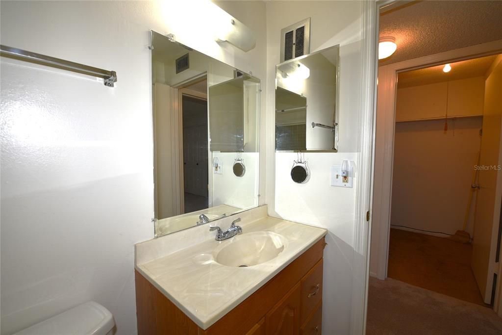 For Sale: $155,000 (1 beds, 1 baths, 760 Square Feet)