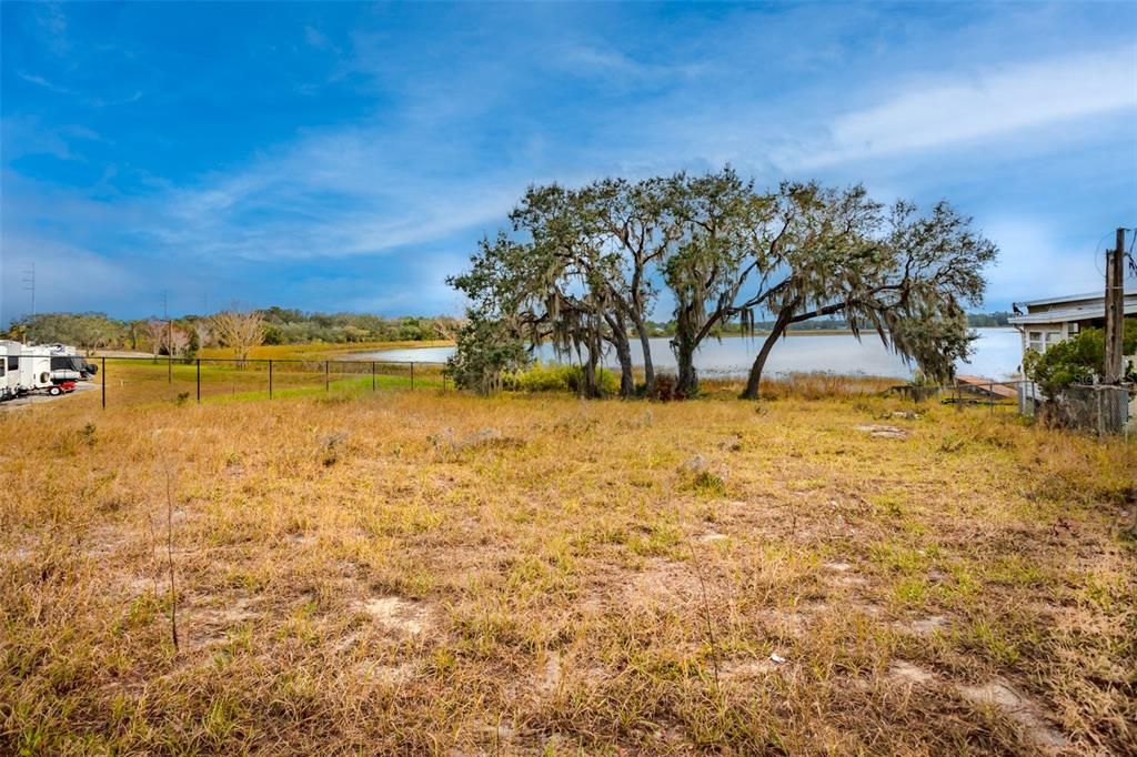 最近售出: $50,000 (0.18 acres)