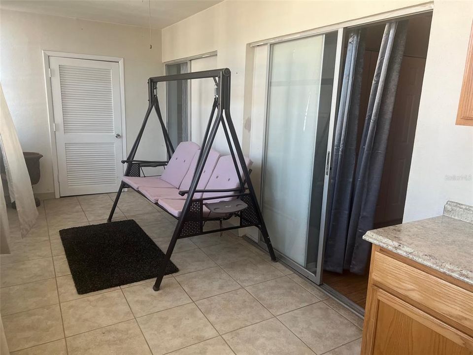 For Rent: $1,650 (2 beds, 1 baths, 1135 Square Feet)