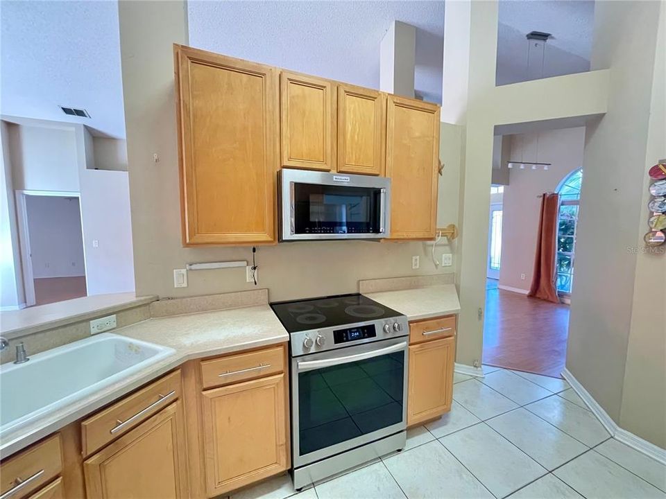 For Rent: $3,100 (4 beds, 2 baths, 2050 Square Feet)