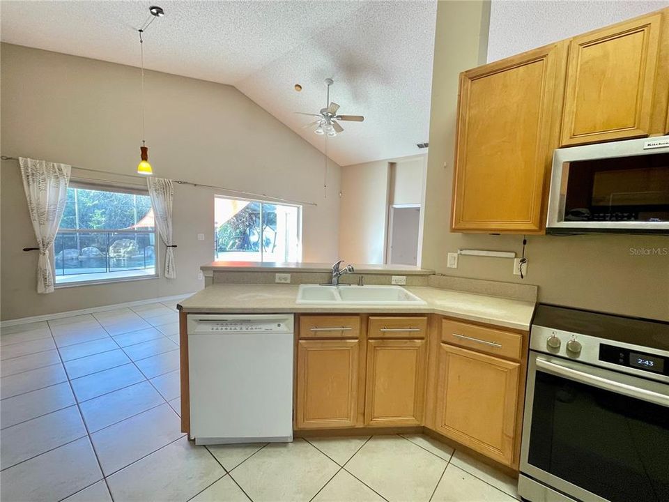 For Rent: $3,100 (4 beds, 2 baths, 2050 Square Feet)