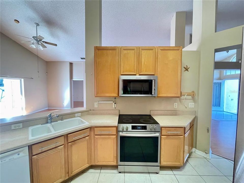 For Rent: $3,100 (4 beds, 2 baths, 2050 Square Feet)