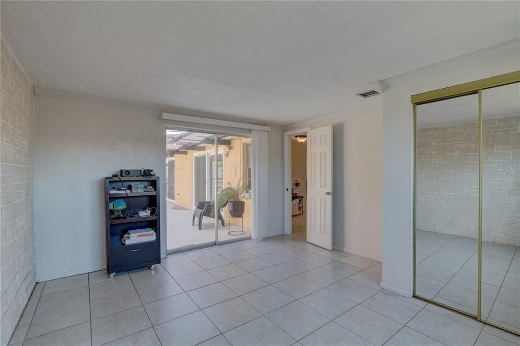 For Sale: $325,000 (3 beds, 2 baths, 1519 Square Feet)