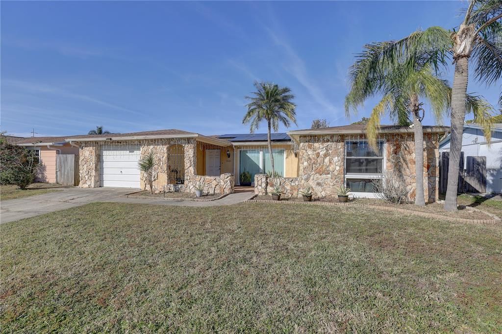 For Sale: $325,000 (3 beds, 2 baths, 1519 Square Feet)