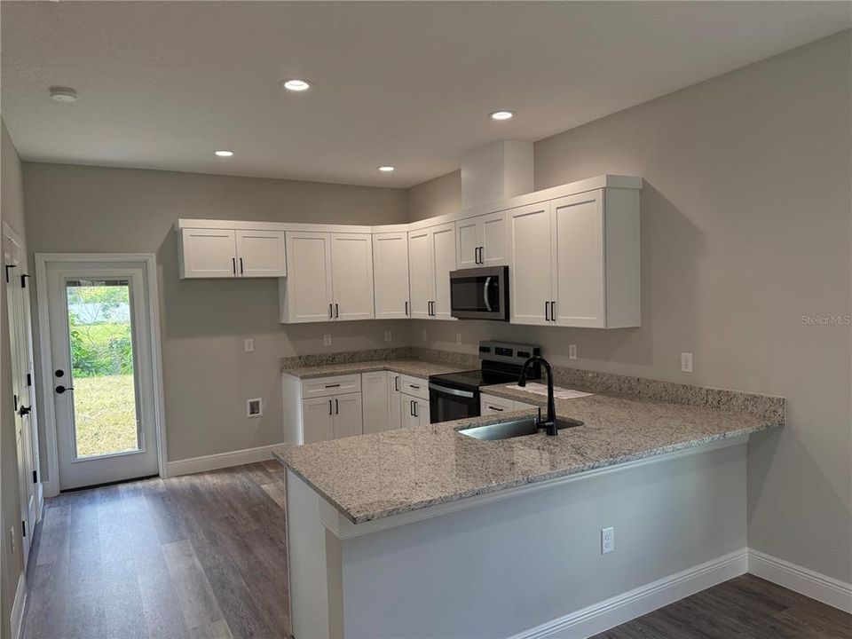 For Sale: $282,900 (2 beds, 2 baths, 1070 Square Feet)