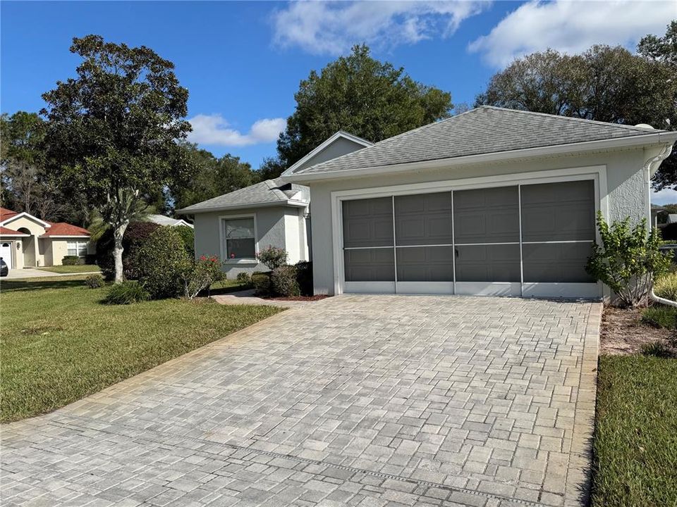 Driveway with pavers